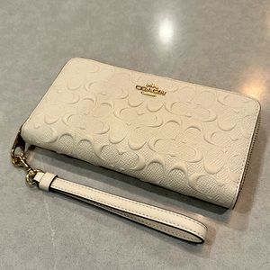 Coach NWOT Long Zip Around Wallet in Signature Leather White
